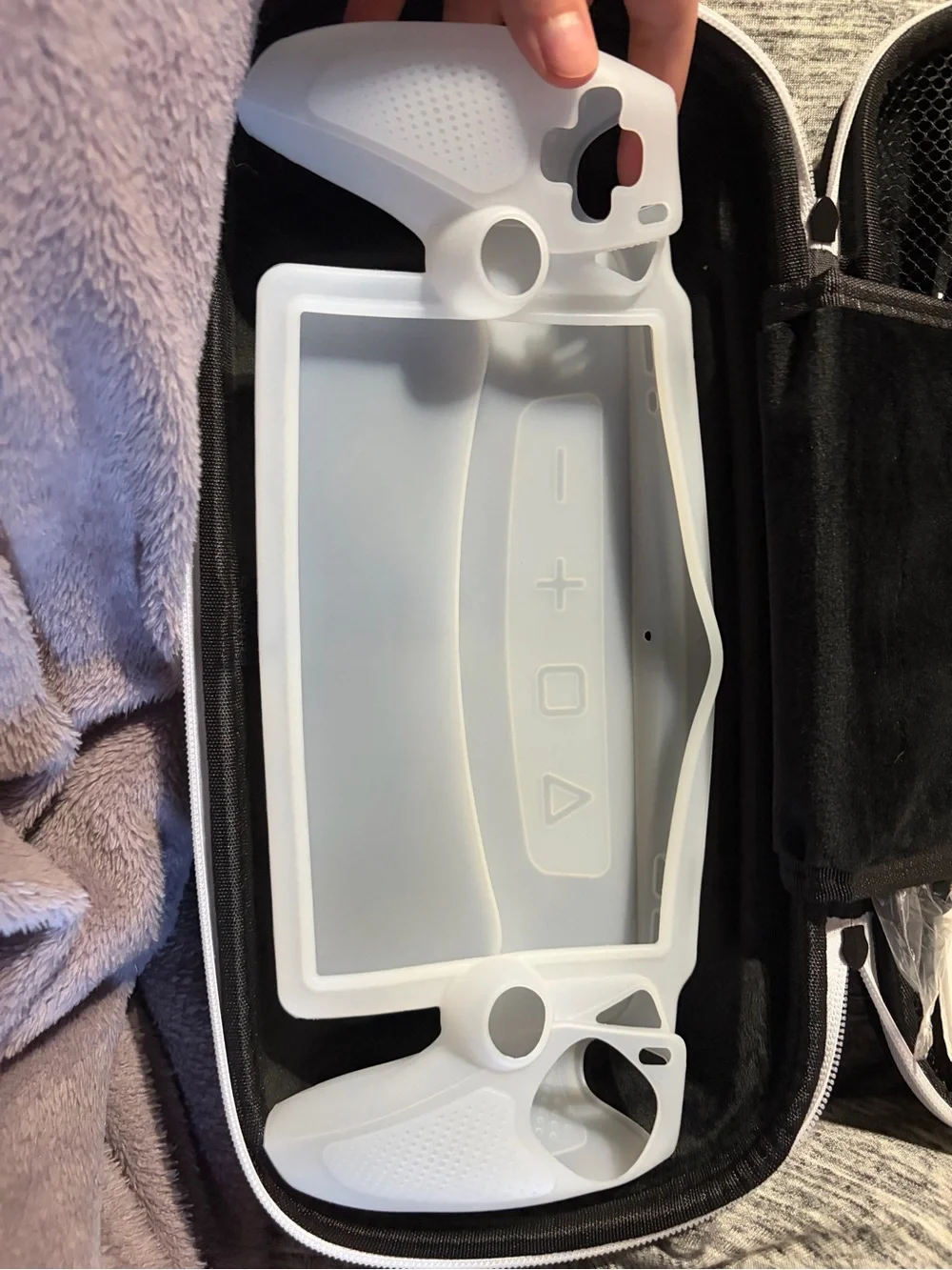 Playstation portal case with protection screen,thumb grips,and silicone case.